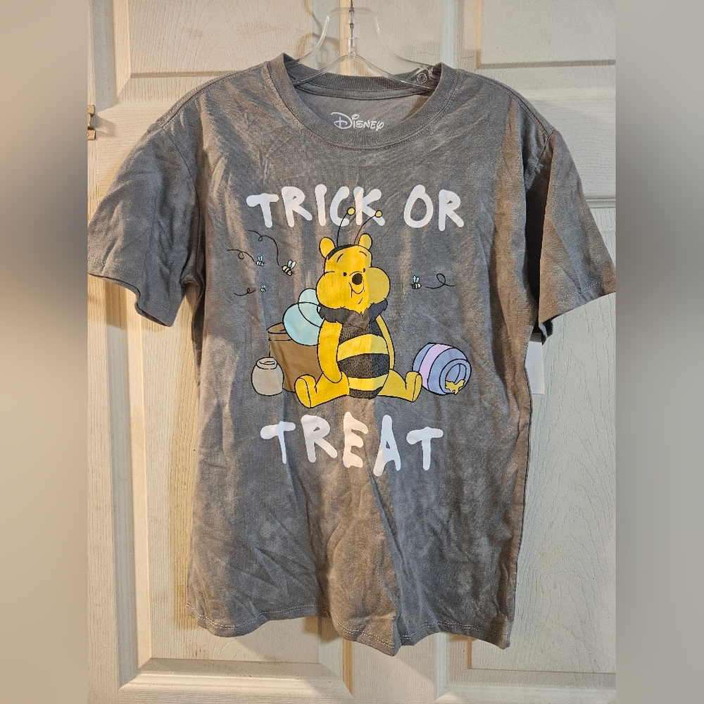 DISNEY WINNIE THE POOH TRICK OR TREAT TEE: GRAY WASH: NEW WITH TAGS: SIZE XS